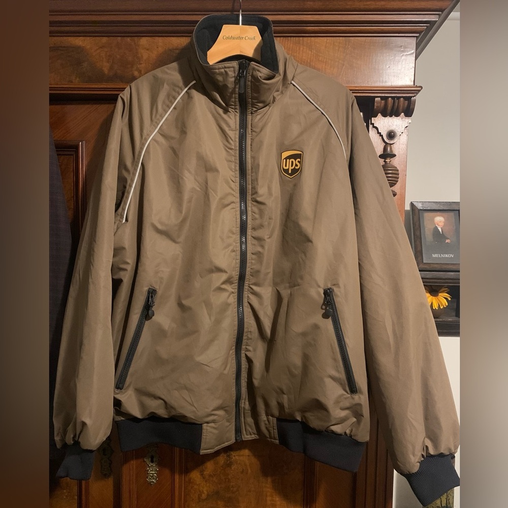 UPS Fall / Winter Jacket Size Large